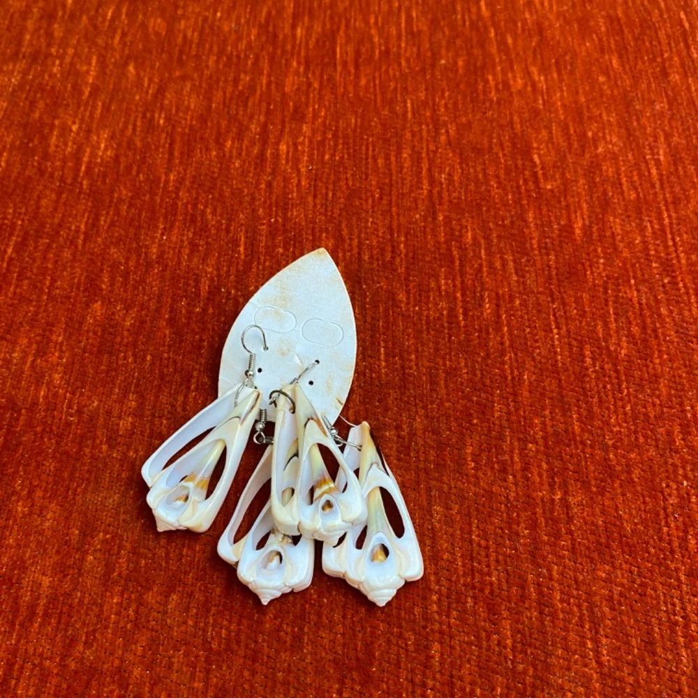 Handmade Real  African Sea Shells Vintage Earrings - Picture 3 of 5